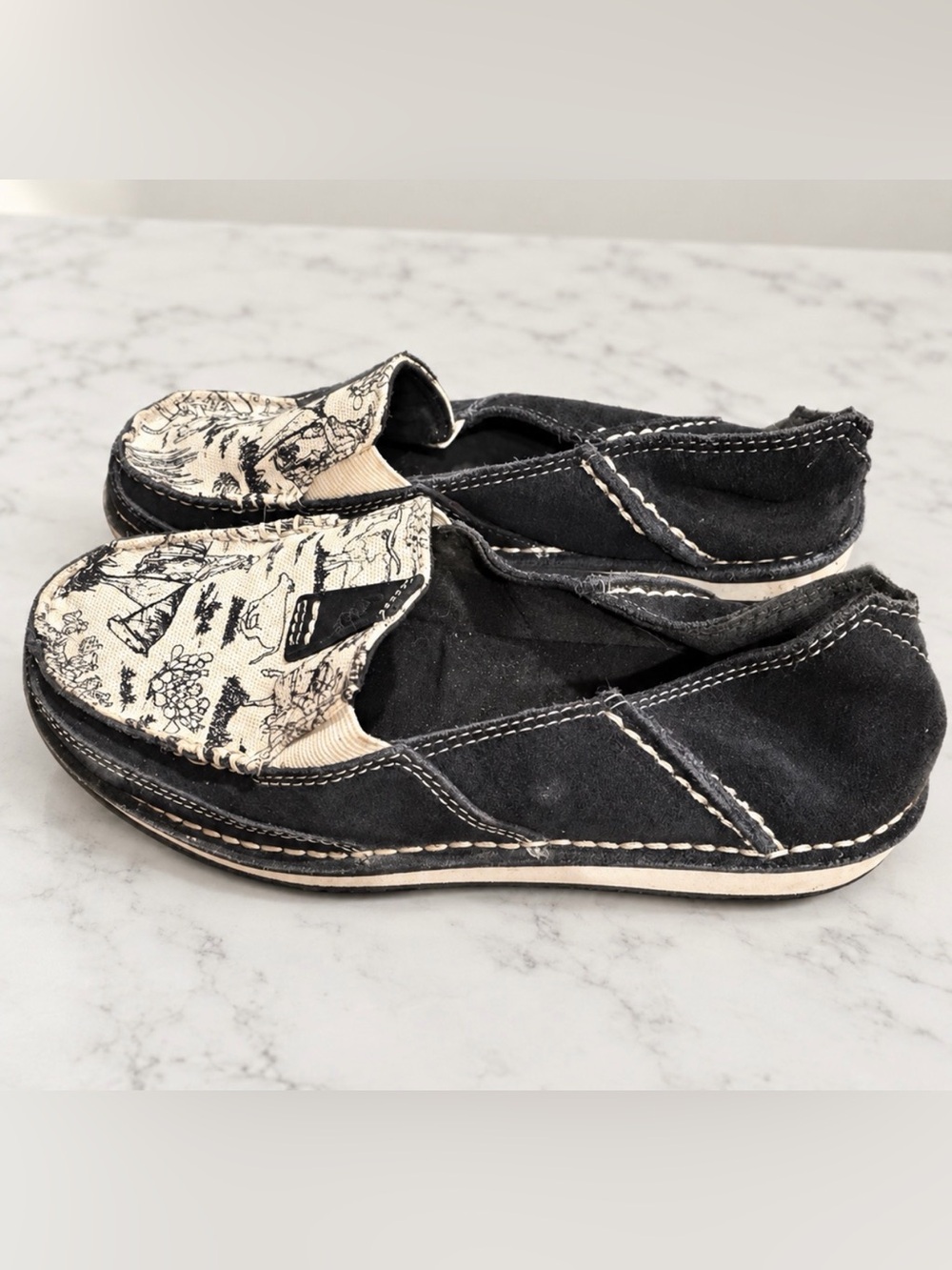 Ariat Black and White tumbleweed print suede Slip-On Shoes size 8 B